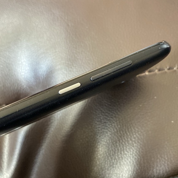 Phone - Picture 11 of 16